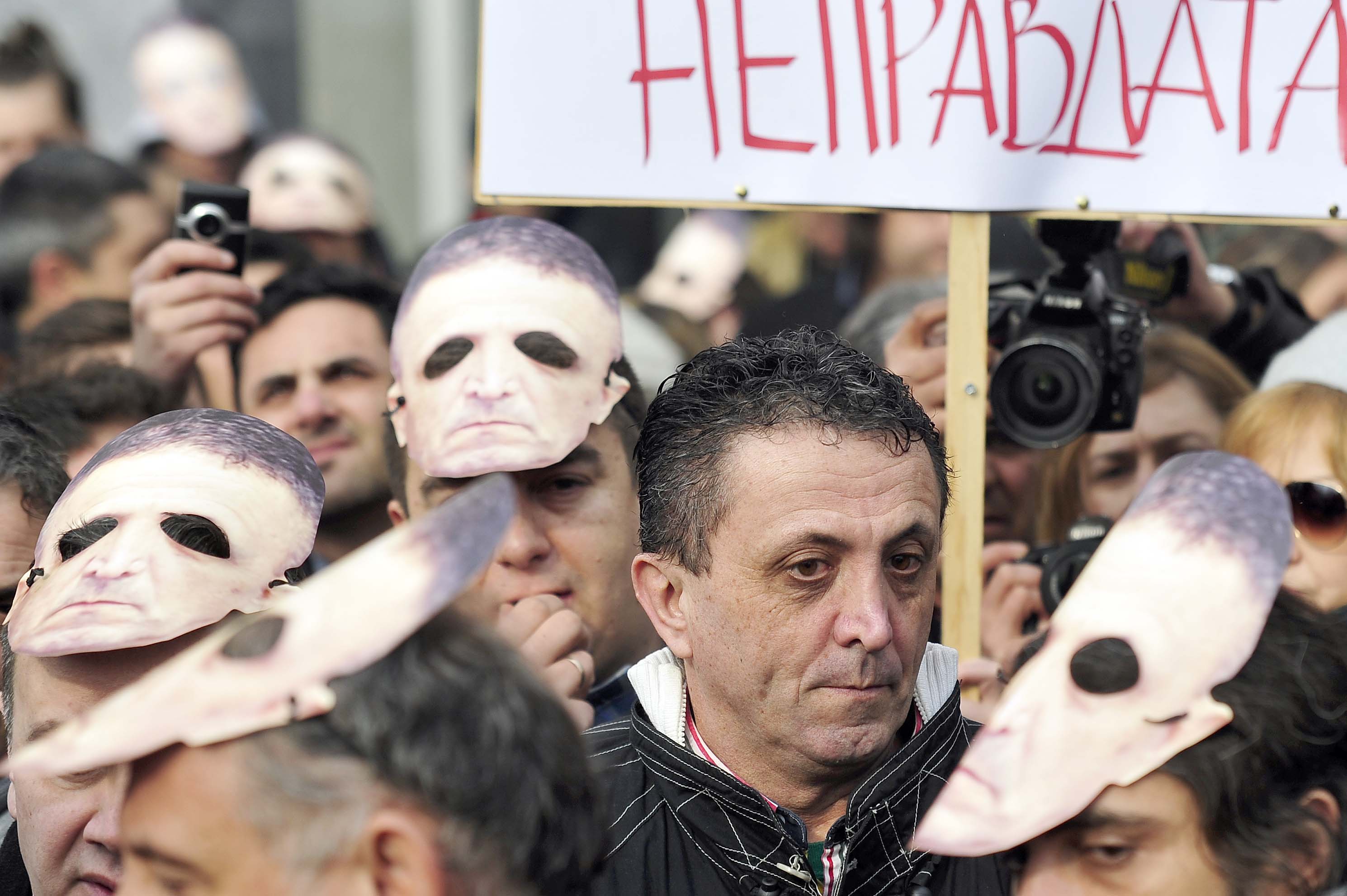Der regierungskritische Journalist in Begleitung von rund 2000 Demonstranten vor dem Berufungsgericht in Skopje am 20. Januar 2015.
