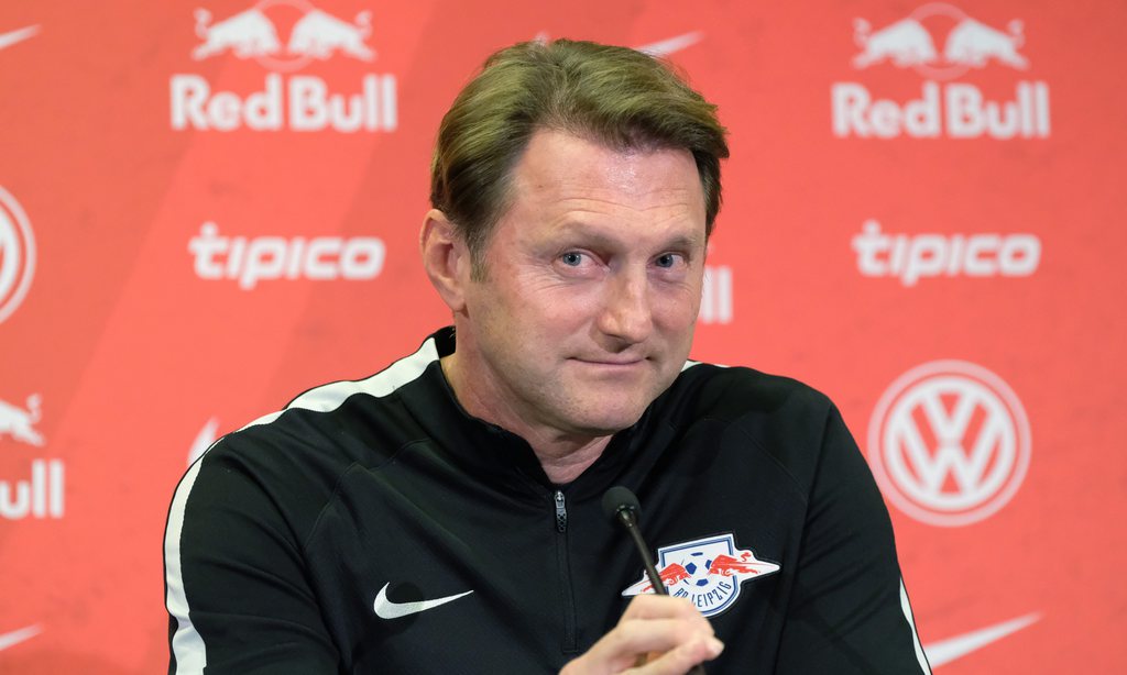 epa05682459 Ralph Hasenhuettl, coach of the Bundesliga soccer club RB Leipzig, speaks during a press conference at the Red Bull training centre in Leipzig, Germany, 19 December 2016. On 21 December, RB Leipzig faces FC Bayern Munich at the Allianz Arena in Munich. EPA/Sebastian Willnow
