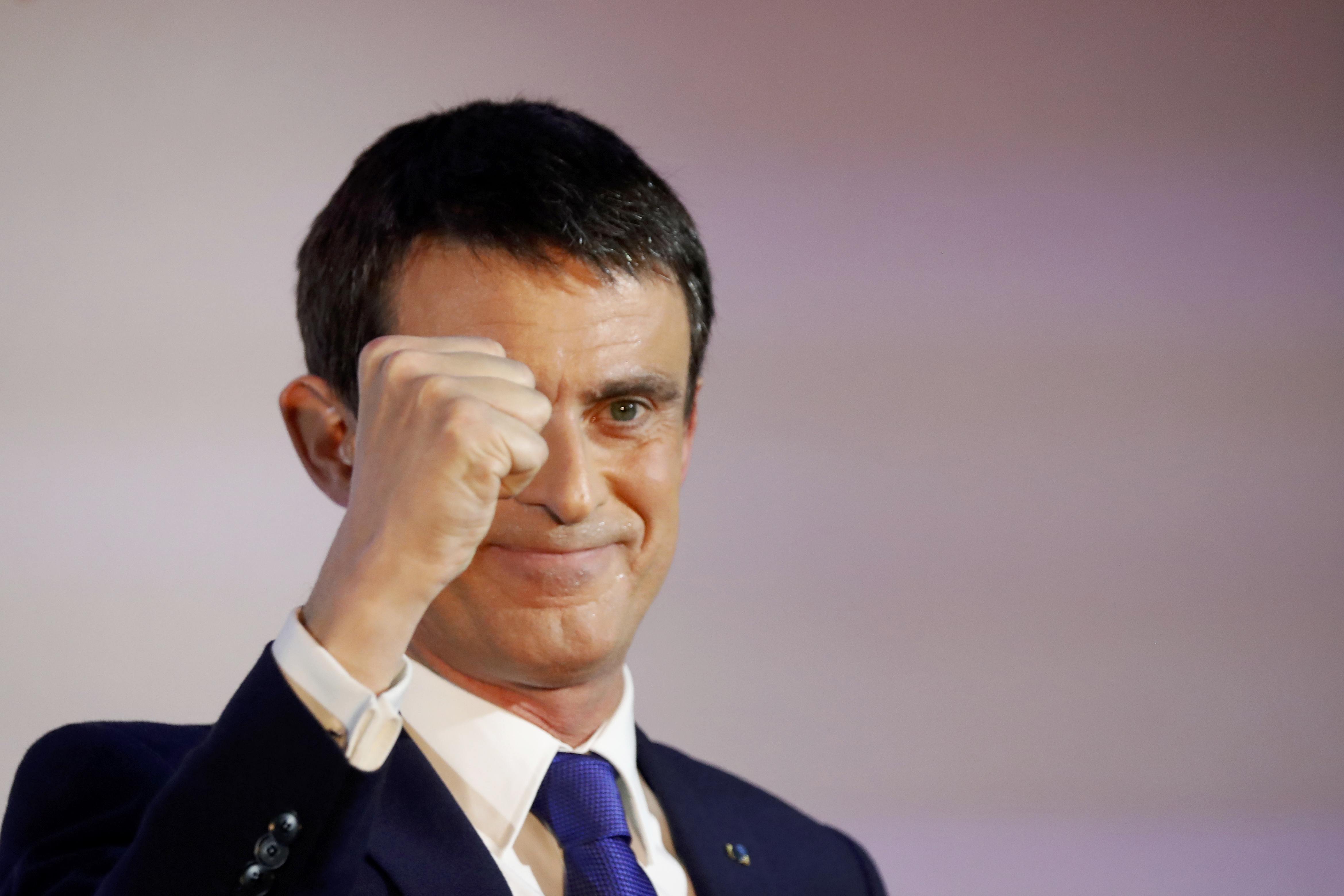 Former French Prime Minister and candidate Manuel Valls reacts after the results in the first round of the French left's presidential primary election in Paris, France, January 22, 2017. REUTERS/Charles Platiau