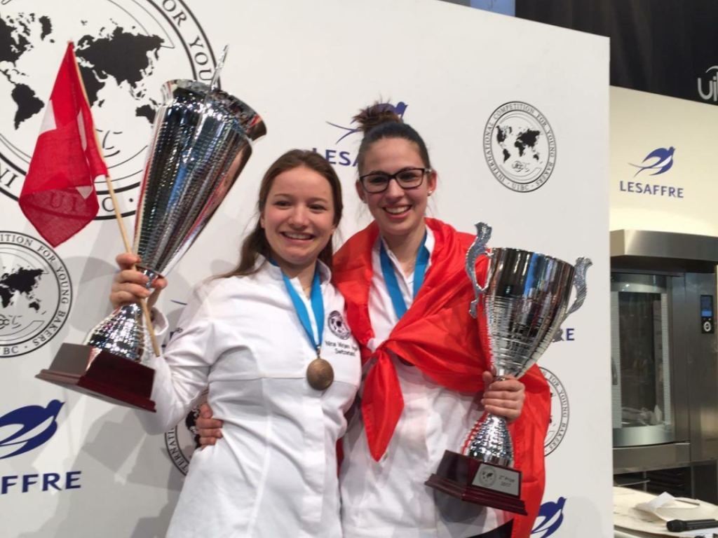 Zwei Junge Schweizer Bäckerinnen Mit Gold Und Silber Geehrt Tageswoche
