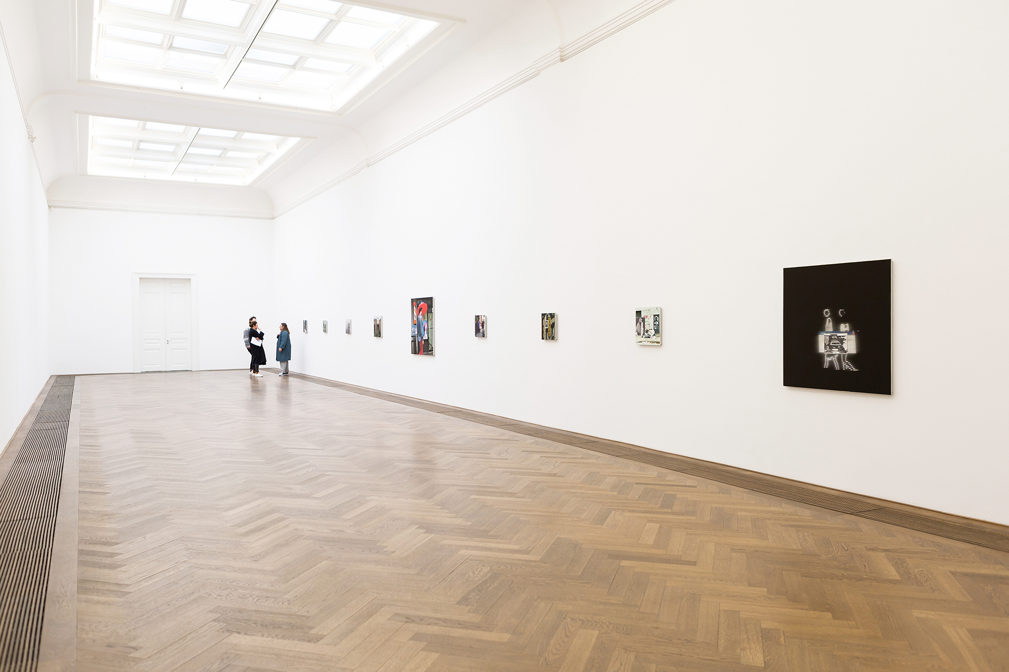 Wie eine Wanderung: Sadie Benning hat die Kunstwerke in der Kunsthalle als Weg gehängt.