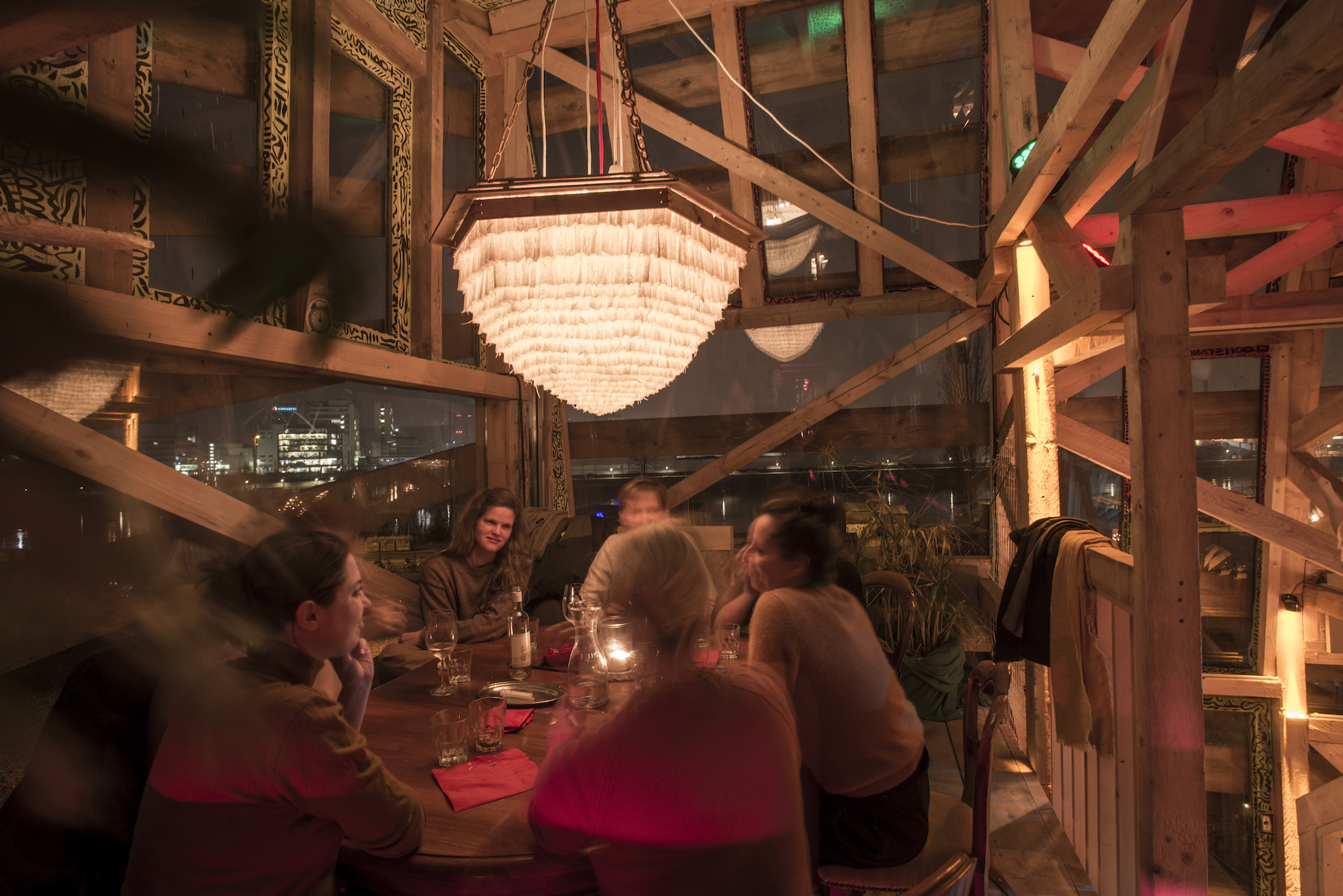 ... dient nun aber bis April als Fondue-Stüübli auf dem Holzpark-Areal beim Klybeck-Hafen.