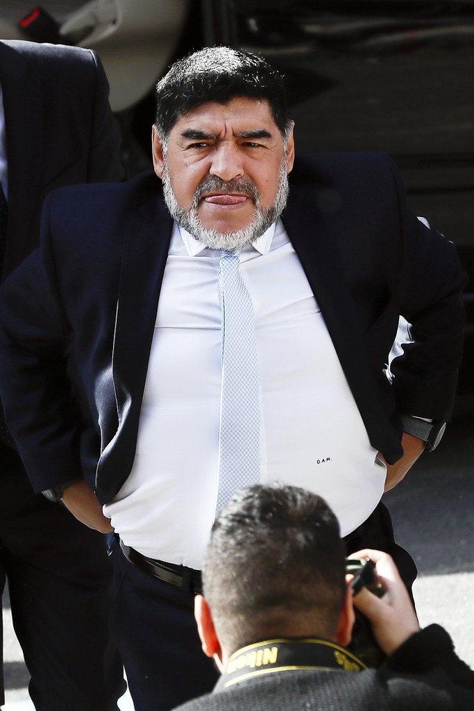 epa05794854 Argentinian soccer legend Diego Armando Maradona arrives for the UEFA official lunch prior to the UEFA Champions League round of 16 soccer match between Real Madrid and SSC Napoli in Madrid, Spain, 15 February 2017. Spanish police authirities have confirmed that they were called to a hotel in Madrid because of an alleged row between Maradona and his girlfriend. No charges were brought against Maradona, who is in Madrid to attend the UEFA Champions League round of 16 match. EPA/MARISCAL