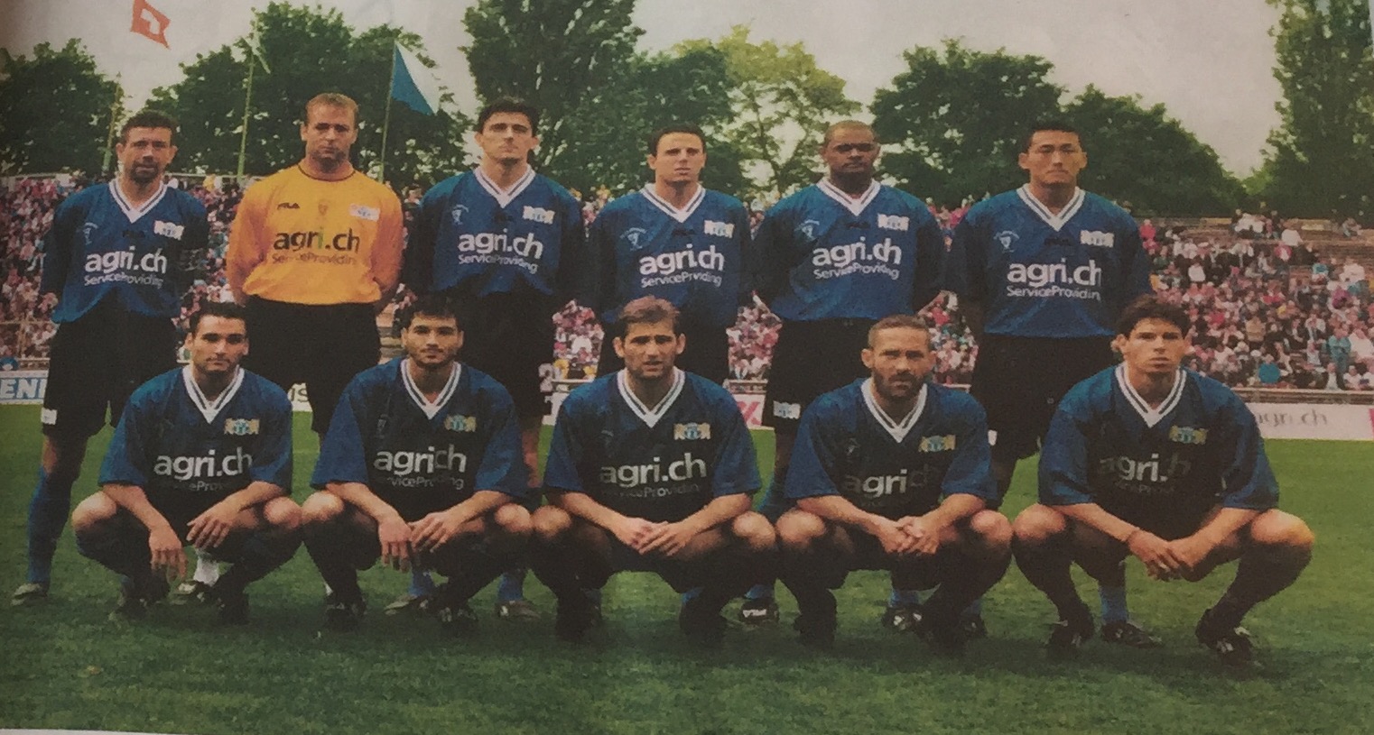Die Mannschaft des FC Zürich, die 2000 den Cupfinal gegen den FC Lausanne-Sport gewann. Stehend links: Urs Fischer.