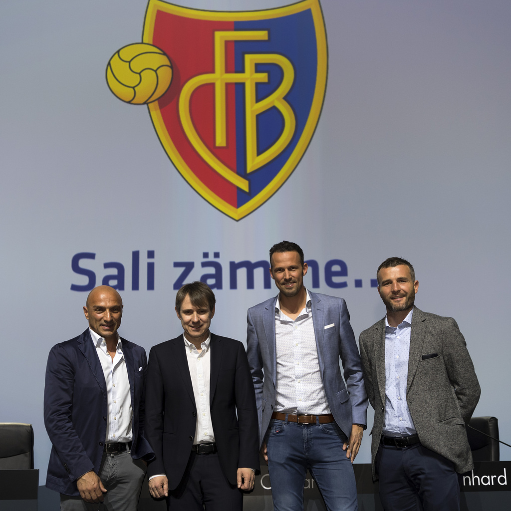 Die neue Clubfuehrung des FC Basel mit Massimo Ceccaroni, Bernhard Burgener, Marco Streller und Alex Frei, von links, nach der Abstimmung an der ausserordentlichen Mitgliederversammlung des FC Basel in der St. Jakobshalle in Basel am Freitag, 7. April 2017. (KEYSTONE/Georgios Kefalas)