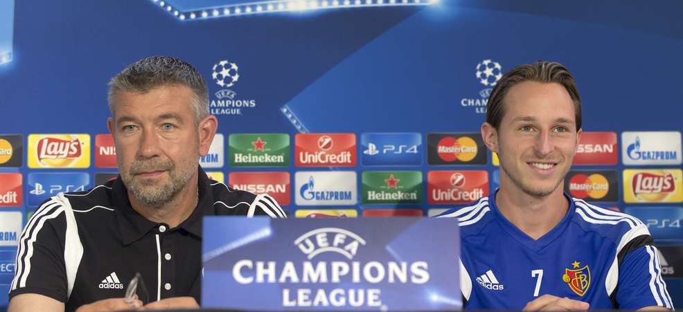 Urs Fischer, head coach of Switzerland's FC Basel 1893, left, and Luca Zuffi, right, speak during a press conference in the Bloomfield stadium in Tel Aviv, Israel, on Monday, August 24, 2015. Switzerland's FC Basel 1893 is scheduled to play an UEFA Champions League play-off round second leg soccer match against Israel's Maccabi Tel Aviv FC on Tuesday, August 25, 2015. (KEYSTONE/Georgios Kefalas)