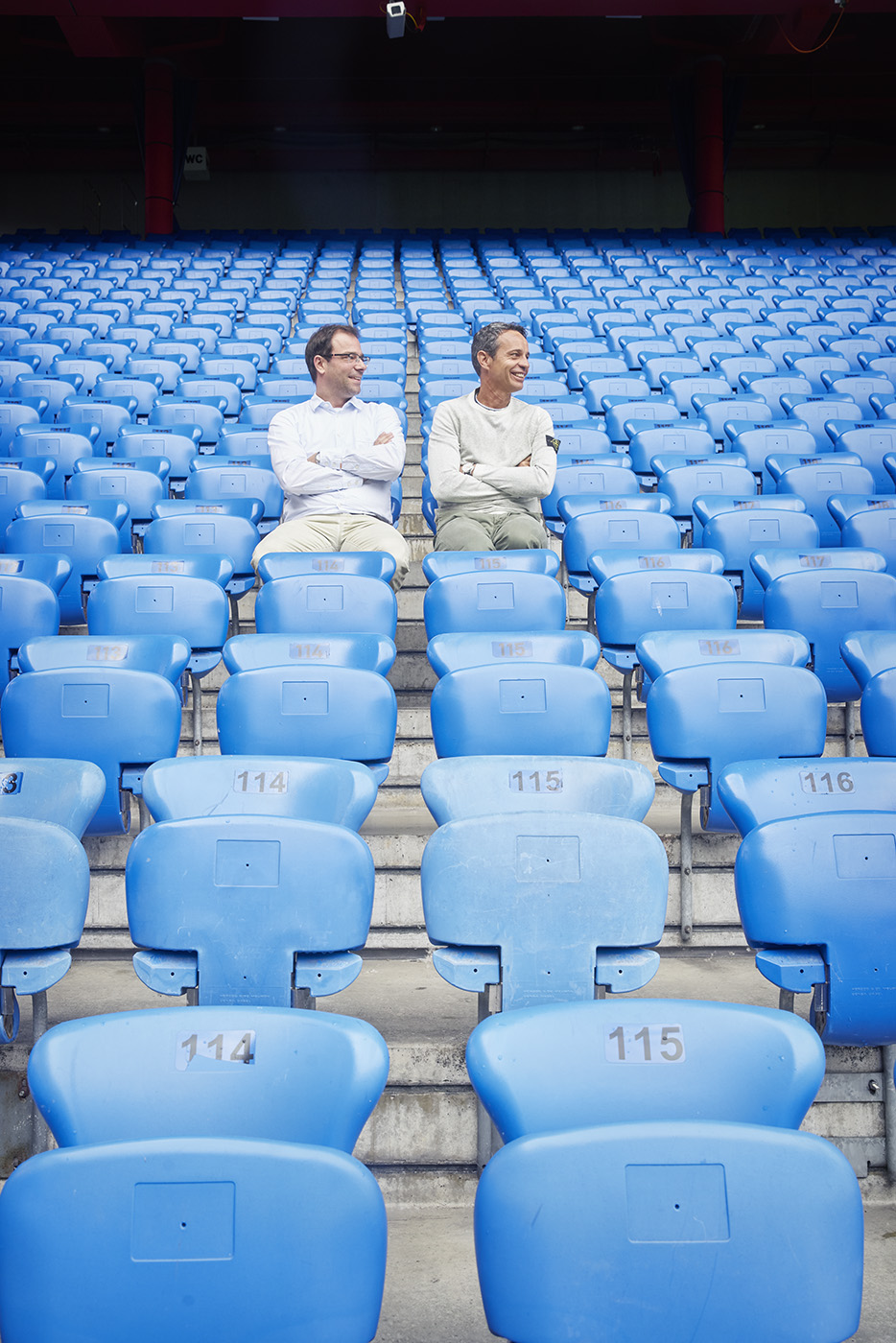 Georg Heitz (links), Sportdirektor des FC Basel, und Bernhard Heusler (rechts), Präsident des FC Basel im Juni 2017 im St.-Jakob-Park