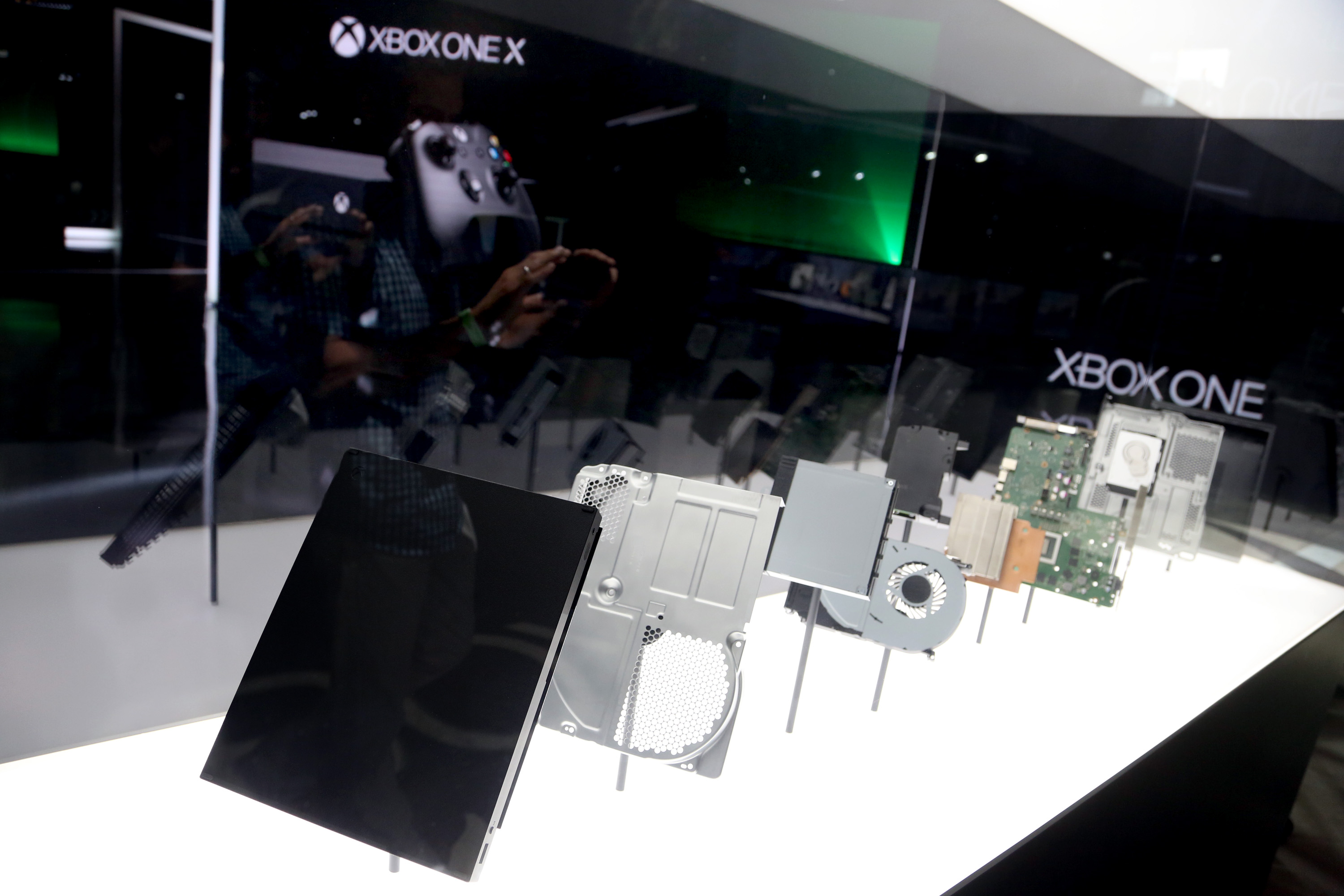 Die neue Xbox in seinen Einzelteilen. Soll zeigen: hier steckt viel Leistung drin. Mehr als in der «PS4 Pro»