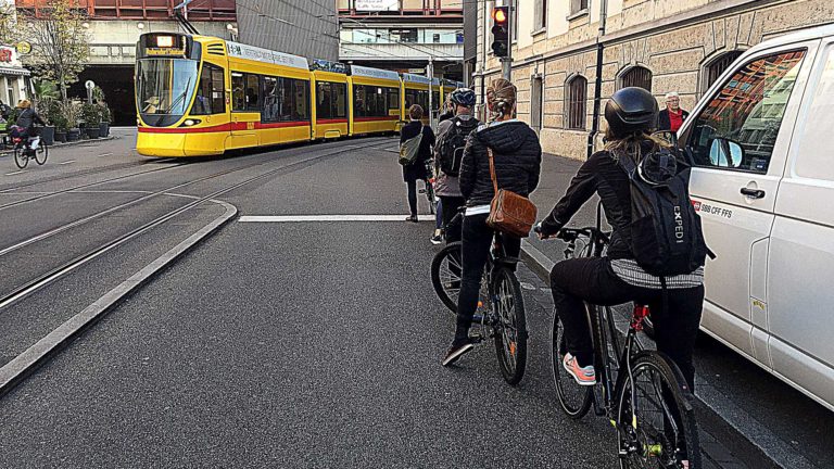 Danke Wessels, jetzt steh ich auch als Velofahrer im Stau