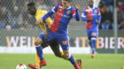 05.11.2017; Basel; FUSSBALL SUPER LEAGUE - FC Basel - BSC Young Boys;
Sekou Sanogo (YB) Mohamed Elyounoussi (Basel) 
(Andy Mu