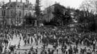 November 1918: Ein paar Soldaten sichern den Aeschenplatz.
