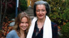 Stark und unabhängig dank Mama: unsere Autorin mit ihrer Mutter.