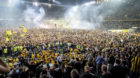 28.04.2018; Bern; Fussball Super League - BSC Young Boys - FC Luzern;
Die YB Spieler und Fans jubeln nach dem Spiel 
(Urs Lin