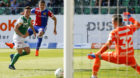 06.05.2018; St. Gallen; Fussball Super League - FC St.Gallen - FC Basel; 
Mohamed Elyounoussi (Basel) schiesst gegen Silvan H