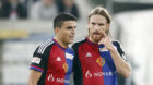 24.09.2016;  St. Gallen; Fussball Super League - FC St.Gallen - FC Basel; Mohamed Elyounoussi (L) und Michael Lang (R, Basel)